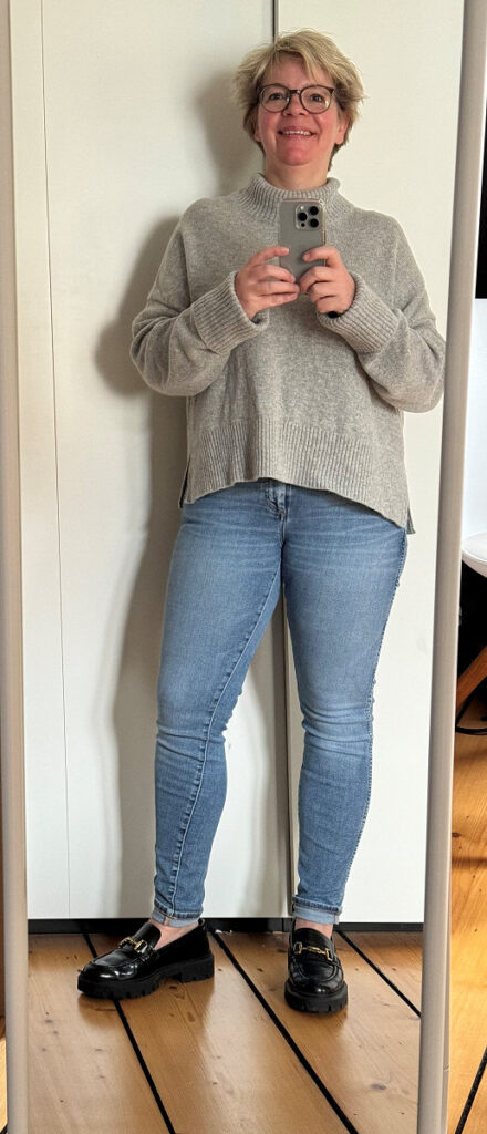 Outfitinspirationen #16 in 2024 skinny Jeans Loafer grauer Merino Rollkragenpullover