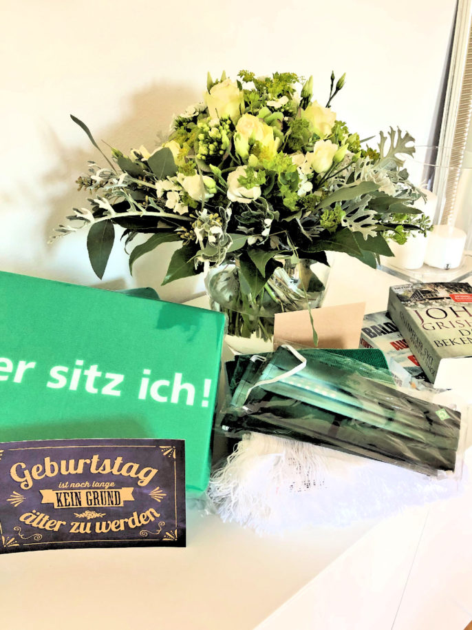 Das Abendessen mit der Familie am Geburtstag eines Familienmitglieds, definitiv einer der lustigsten und schönsten Momente des Glücks Momente des Glücks im September- mit einem Geburtstagskind, das keinen Geburtstag mag