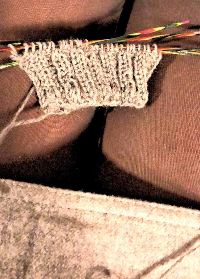 Dank einer lieben Instagrambekanntschaft gehört Socken stricken unbedingt in die Momente des Glücks im Oktober Momente des Glücks- Stricken. Diesmal Socken?