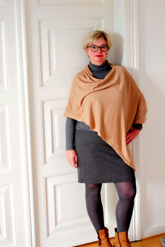 Outfit der Woche- Poncho mit Rock