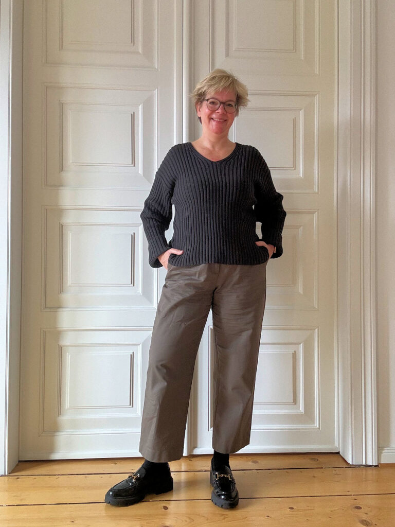 Outfitinspirationen #16 in 2024 Culotte cropped Strukturpullover Loafer