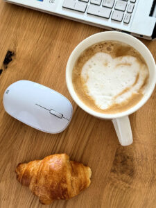Seelenglück #17 2024- Croissant und Kaffee mit Herz