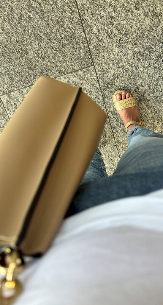 Outfitinspirationen #26/24- hallo Sommer Outfitinspirationen #26/24- hallo Sommer Boyfriend Jeans T-Shirt Sandalen