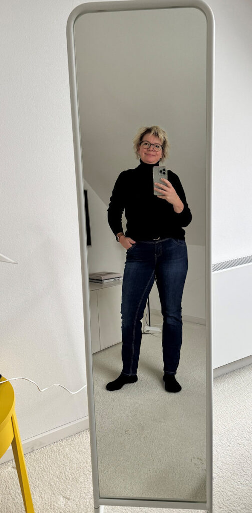 Outfitinspirationen #51/24 Outfitinspirationen #51/24 dunkle Jeans straight schwarzer Rollkragenpullover