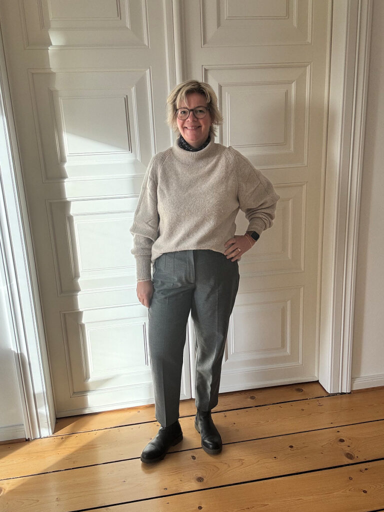 Strick ist schick-ü30 Blogparade-life with a glow- beiger Pulli graue Zigarettenhose Strick ist schick-ü30 Blogparade-life with a glow- beiger Pulli graue Zigarettenhose