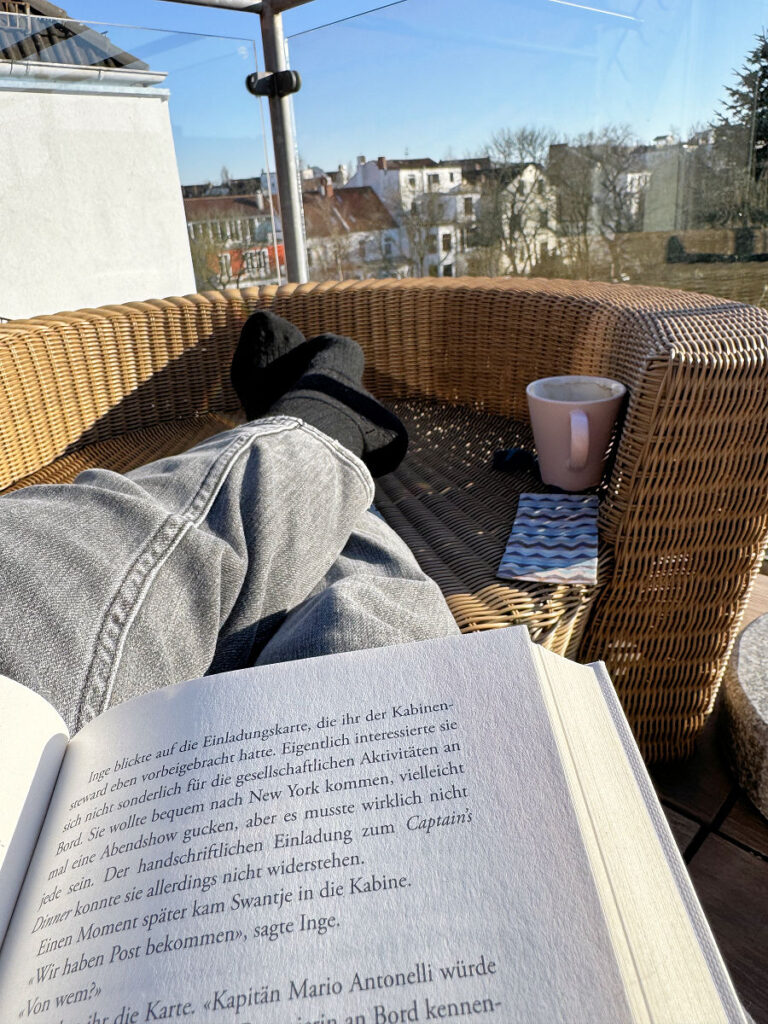 Seelenglück 12/25-lifewithaglow-Draußen lesen und die ersten Frühlingsboten genießen Seelenglück 12/25-lifewithaglow-Draußen lesen und die ersten Frühlingsboten genießen
