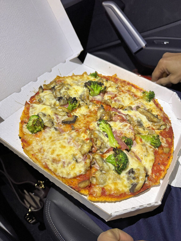 Seelenglück 12/25-lifewithaglow-Pizzapicknick im Auto Seelenglück 12/25-lifewithaglow-Pizzapicknick im Auto