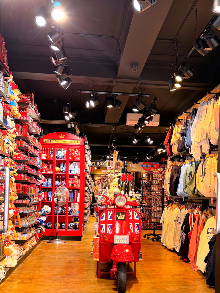 Seelenglück 36/25-very british-lifewithaglow-London-Big ben-Souvenirs-Underground