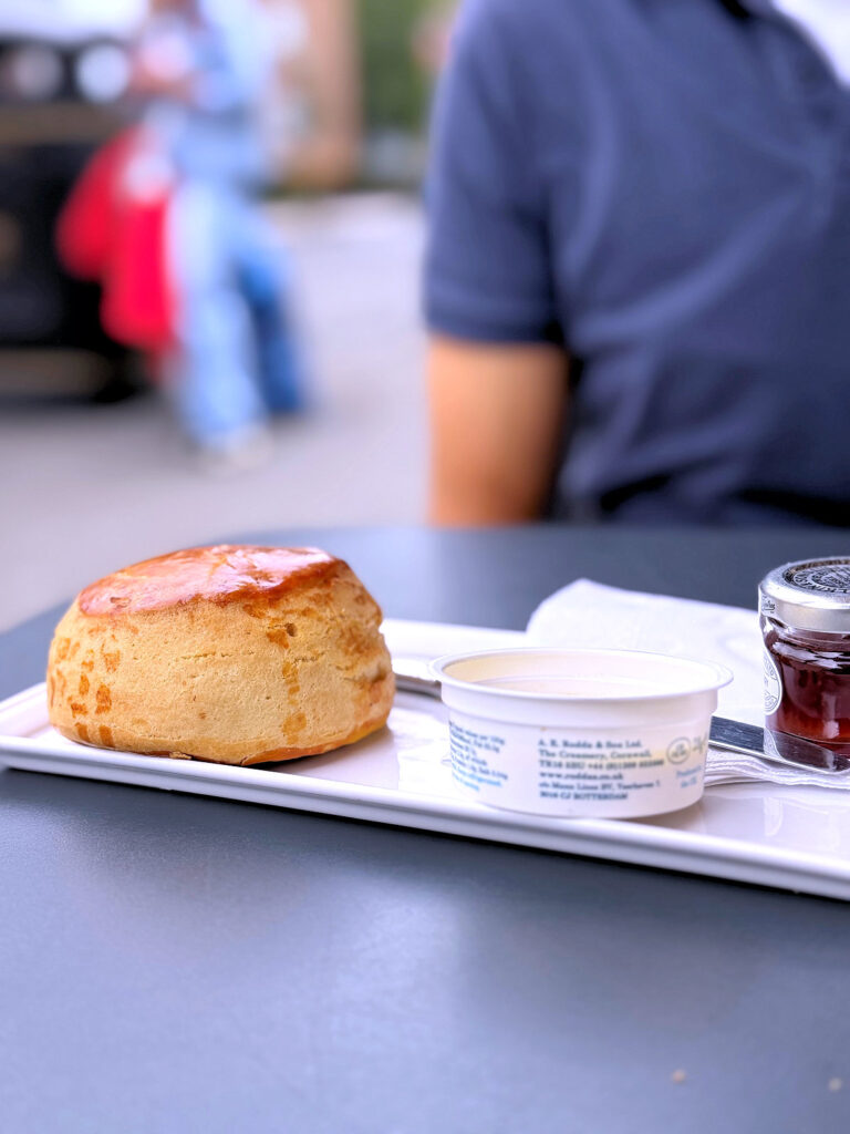 Seelenglück 36/25-very british-lifewithaglow-London-Scone-Notting Hill Bakery