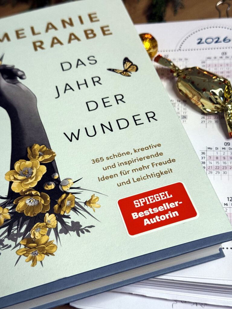 Das Jahr der Wunder-Melanie Raabe-lifewithaglow
