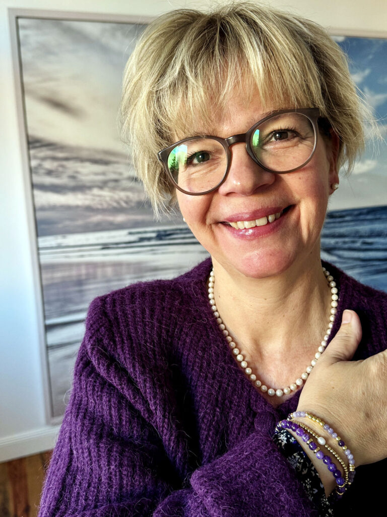 Outfit der Woche-Lila Cardigan-Blümchenkleid-lifewithaglow