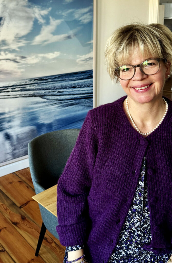 Outfit der Woche-Lila Cardigan-Blümchenkleid-lifewithaglow