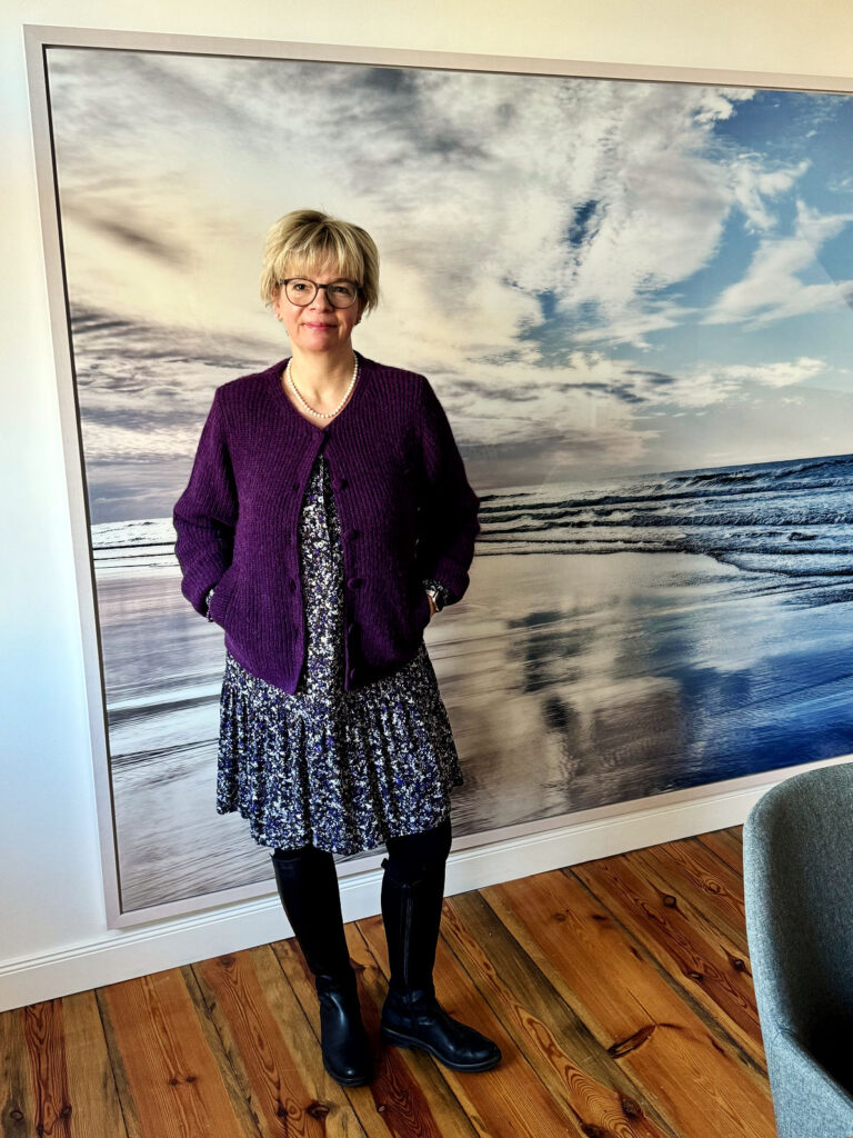 Outfit der Woche-Lila Cardigan-Blümchenkleid-lifewithaglow