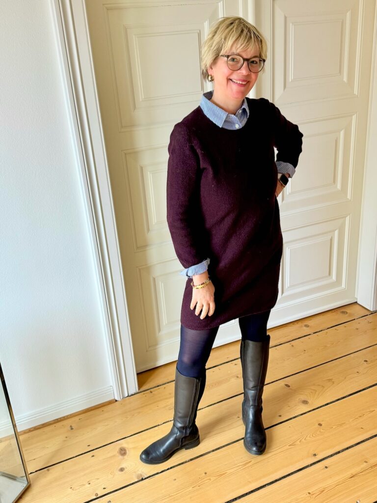 Trendfarbe Bordeaux mit Blau- das Strickkleid anders-lifewithaglow