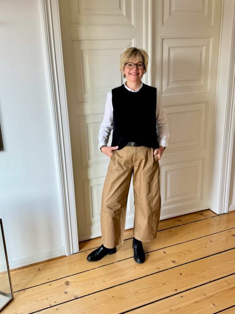 Barrel Hose mit Bluse und Pullunder-Outfit der Woche-lifewithaglow