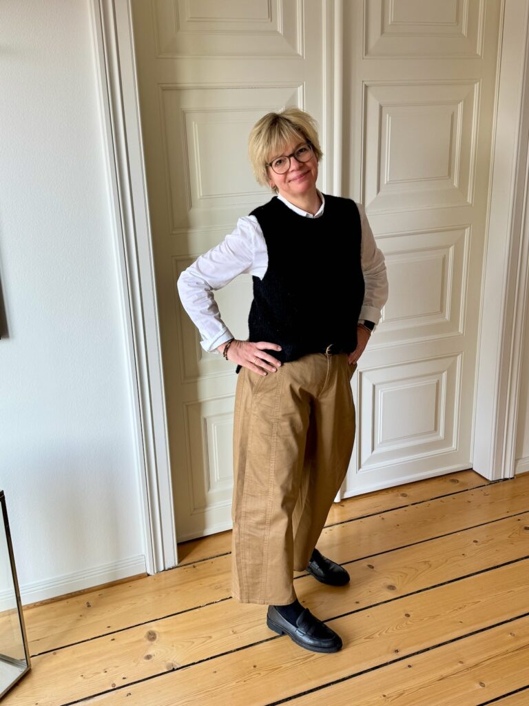 Barrel Hose mit Bluse und Pullunder-Outfit der Woche-lifewithaglow