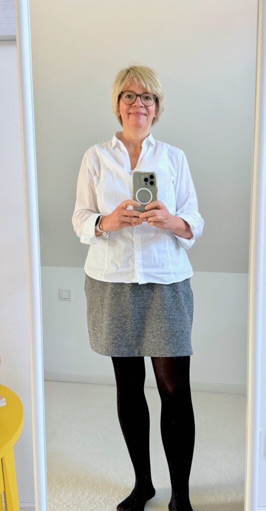 Outfitinspirationen 13. Wo 2026-lifewithaglow-Pfeffer und Salz Rock-weiße Bluse-Schmuck Pera Schmuckmanufaktur Outfitinspirationen 13. Wo 2026-lifewithaglow-Pfeffer und Salz Rock-weiße Bluse-Schmuck Pera Schmuckmanufaktur