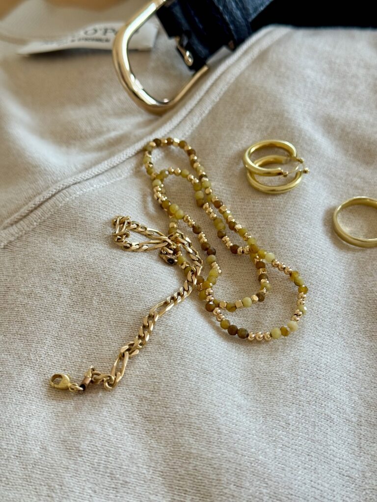 Das Streifenshirt und die Jeans als Basics- drei Looks für den Übergang-mit Pullover in ecru-lifewithaglow