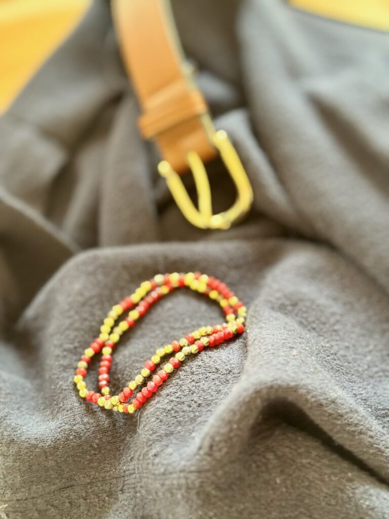 Das Streifenshirt und die Jeans als Basics- drei Looks für den Übergang-mit dunkelblauem Cardigan-lifewithaglow