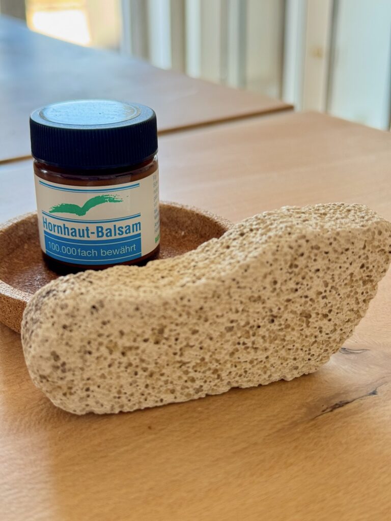 Hornhautbalsam-Badestrand Kosmetik-gepflegte Füße-leichte Anwendung-lifewithaglow Hornhautbalsam-Badestrand Kosmetik-gepflegte Füße-leichte Anwendung-lifewithaglow