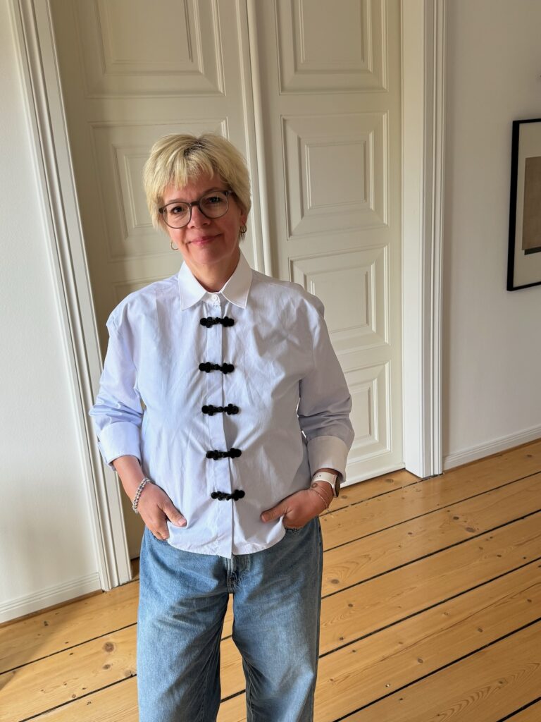 Outfit der Woche-Kleidung kaufen-spontan oder geplant-Bluse mit Knebelknöpfen-lifewithaglow