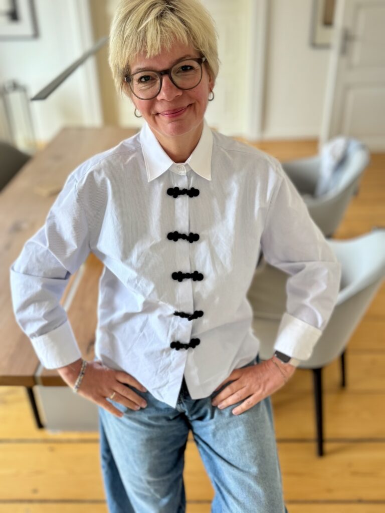 Outfit der Woche-Kleidung kaufen-spontan oder geplant-Bluse mit Knebelknöpfen-lifewithaglow