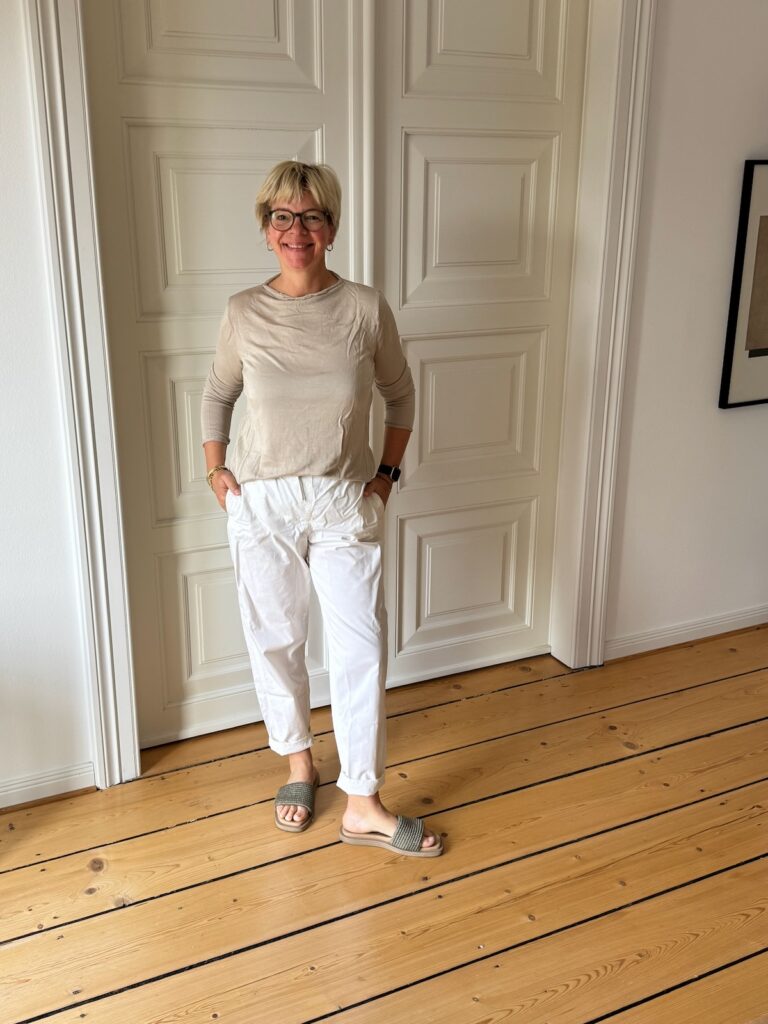 Outfitinspirationen 25. Woche 26-mit sommerlichen Einflüssen-lifewithaglow-Joggpant ecru-Pulli Seide beige-Pantoletten raffia khaki-Tasche braun Outfitinspirationen 25. Woche 26-mit sommerlichen Einflüssen-lifewithaglow-Joggpant ecru-Pulli Seide beige-Pantoletten raffia khaki-Tasche braun