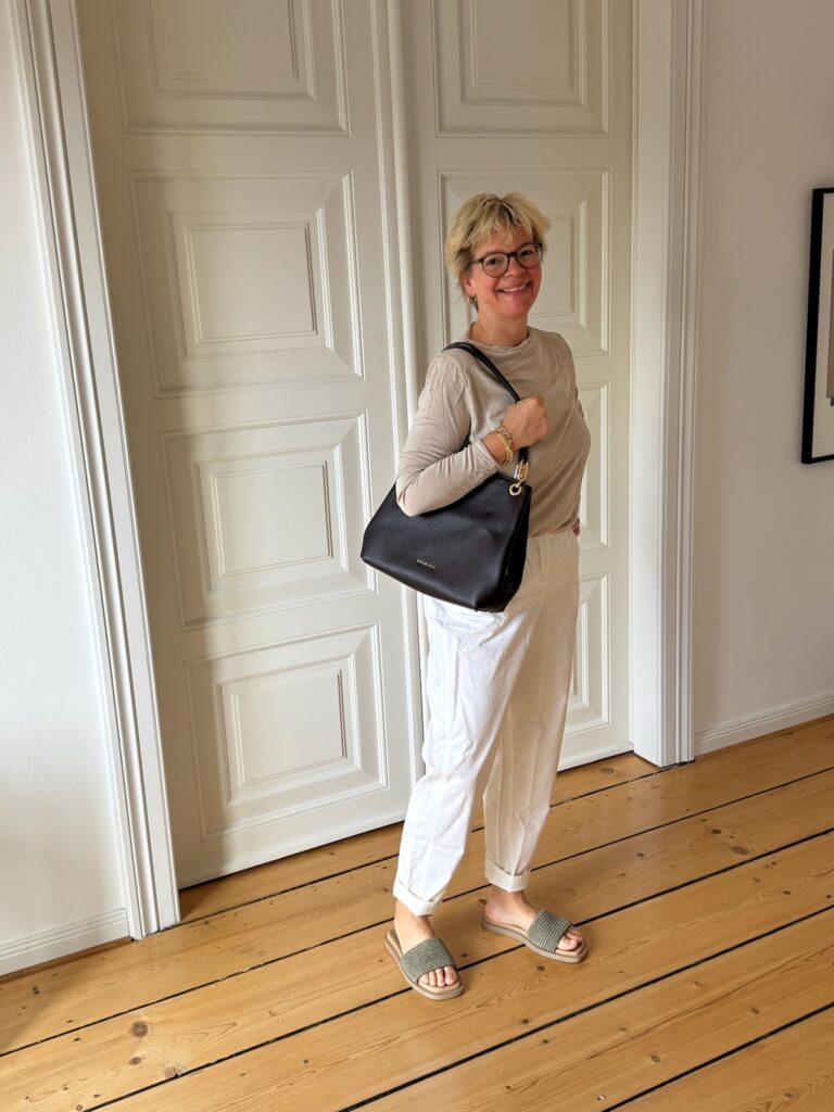 Outfitinspirationen 25. Woche 26-mit sommerlichen Einflüssen-lifewithaglow-Joggpant ecru-Pulli Seide beige-Pantoletten raffia khaki-Tasche braun Outfitinspirationen 25. Woche 26-mit sommerlichen Einflüssen-lifewithaglow-Joggpant ecru-Pulli Seide beige-Pantoletten raffia khaki-Tasche braun