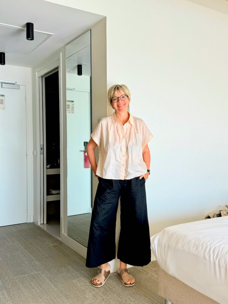 Outfitinspirationen-Sommerlooks-Reiseoutfit-ü50-lifewithaglow