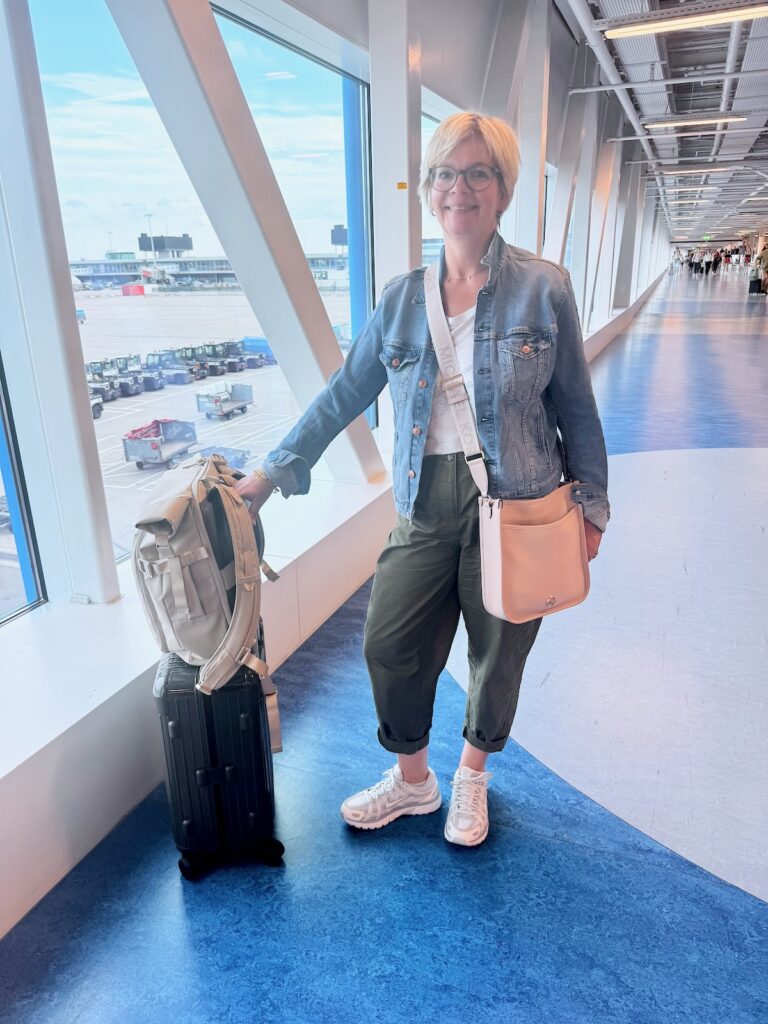 Outfitinspirationen-Sommerlooks-Reiseoutfit-ü50-lifewithaglow