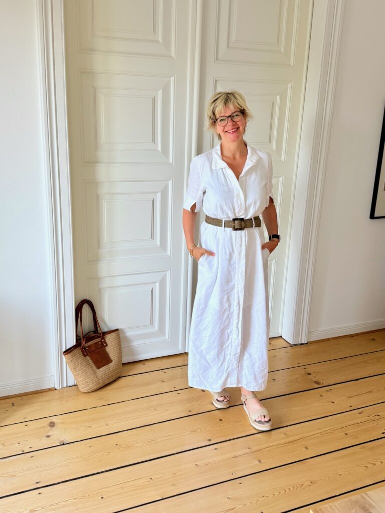 Sommeroutfit: So kombinere ich ein weißes Kleid mit Bastdetails-lifewithaglow Sommeroutfit: So kombinere ich ein weißes Kleid mit Bastdetails-lifewithaglow