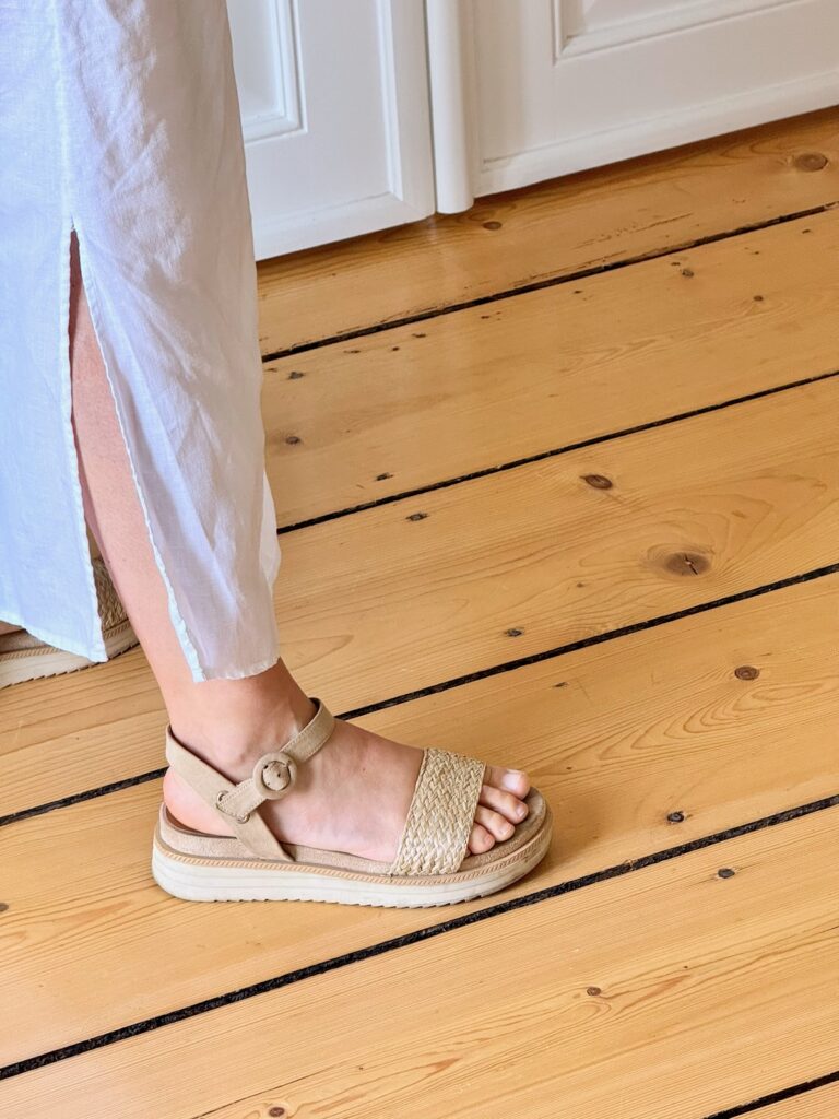 Sommeroutfit: So kombinere ich ein weißes Kleid mit Bastdetails-lifewithaglow Sommeroutfit: So kombinere ich ein weißes Kleid mit Bastdetails-lifewithaglow