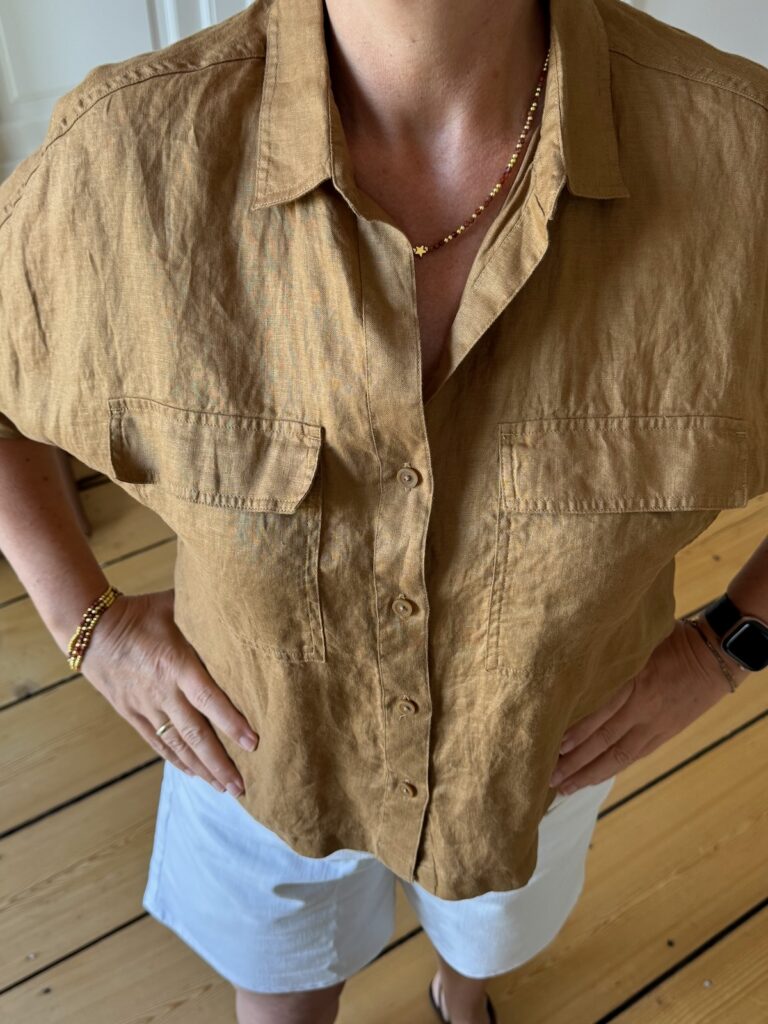 Die weiße Jeansshorts ü50-mit Leinenbluse-Outfit der Woche-Sommeruniform-Sommeroutfit-lifewithaglow Die weiße Jeansshorts ü50-mit Leinenbluse-Outfit der Woche-Sommeruniform-Sommeroutfit-lifewithaglow