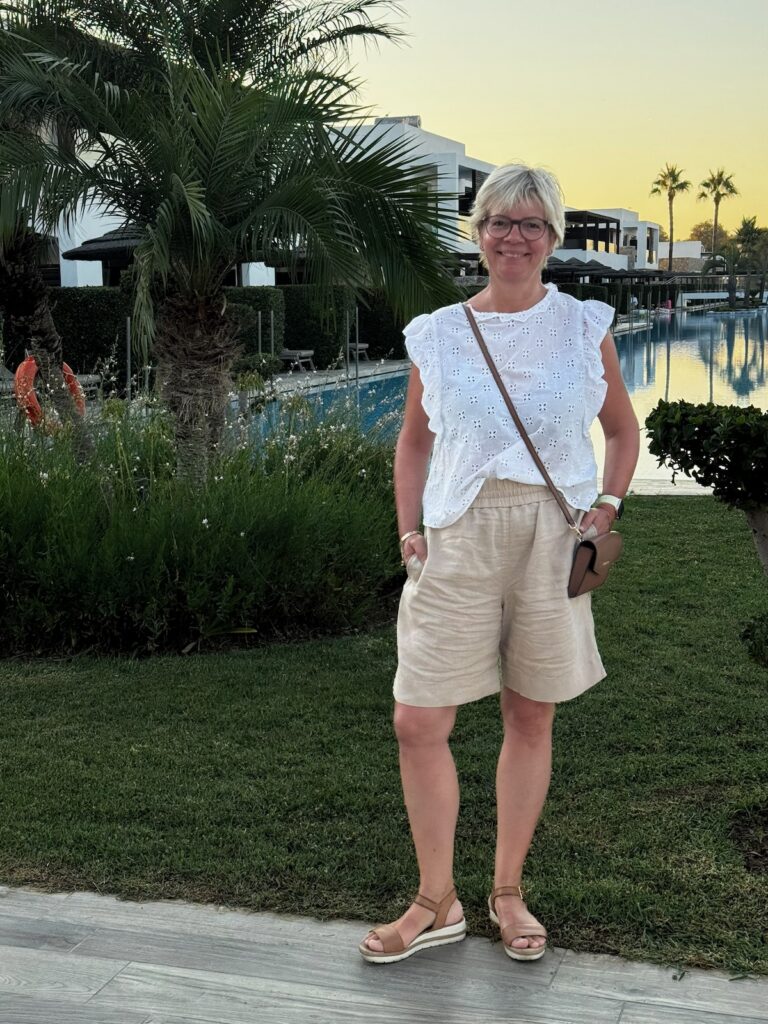Sommer-Outfitinspirationen-lange Hosen-leichte Stoffe-cleanstyle-lifewithaglow Sommer-Outfitinspirationen-lange Hosen-leichte Stoffe-cleanstyle-lifewithaglow