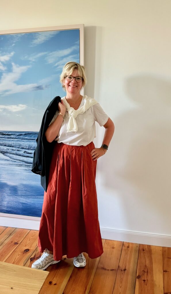 Eine rostrote Hose im Herbst-Sommerhose als Übergangslook-lifewithaglow Eine rostrote Hose im Herbst-Sommerhose als Übergangslook-lifewithaglow