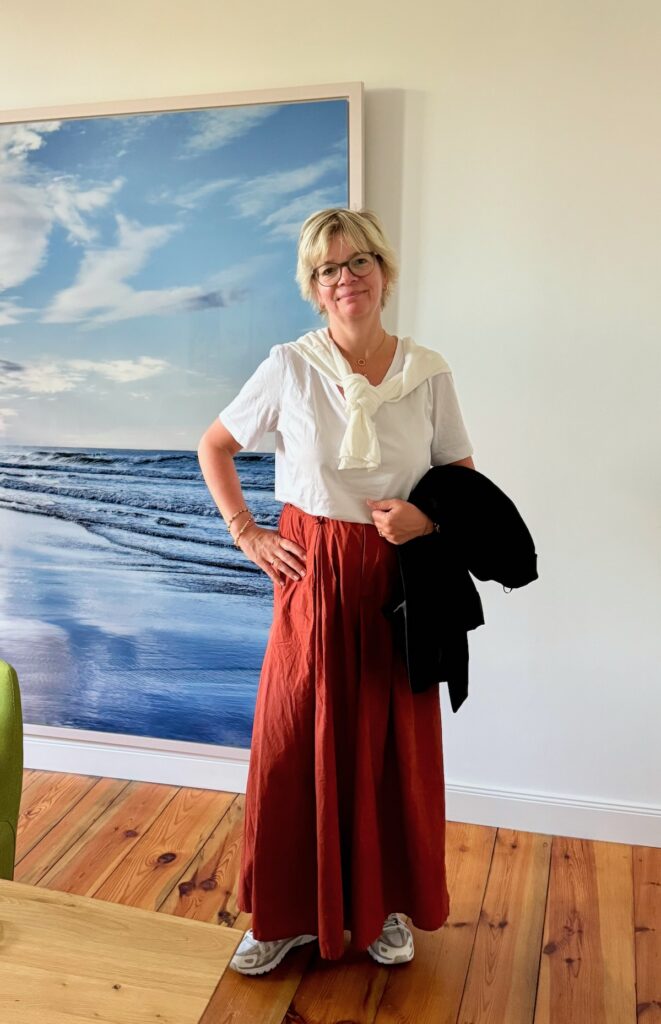 Eine rostrote Hose im Herbst-Sommerhose als Übergangslook-lifewithaglow Eine rostrote Hose im Herbst-Sommerhose als Übergangslook-lifewithaglow