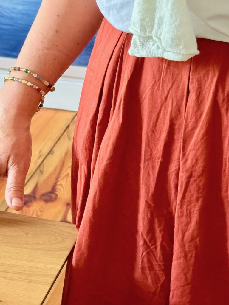 Eine rostrote Hose im Herbst-Sommerhose als Übergangslook-lifewithaglow Eine rostrote Hose im Herbst-Sommerhose als Übergangslook-lifewithaglow
