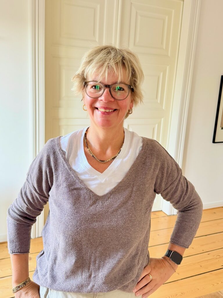 Cargorock im Herbst stylen-Transistional Look-mit Blazer Pullover und Loafern-lifewithaglow Cargorock im Herbst stylen-Transistional Look-mit Blazer Pullover und Loafern-lifewithaglow