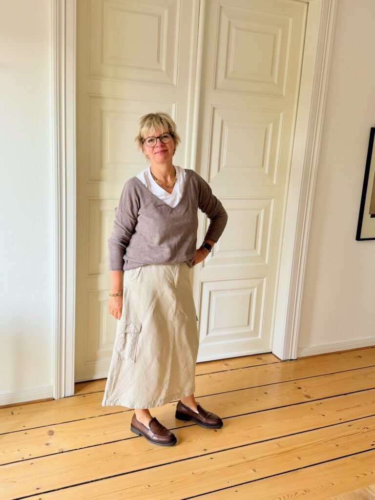 Cargorock im Herbst stylen-Transistional Look-mit Blazer Pullover und Loafern-lifewithaglow Cargorock im Herbst stylen-Transistional Look-mit Blazer Pullover und Loafern-lifewithaglow