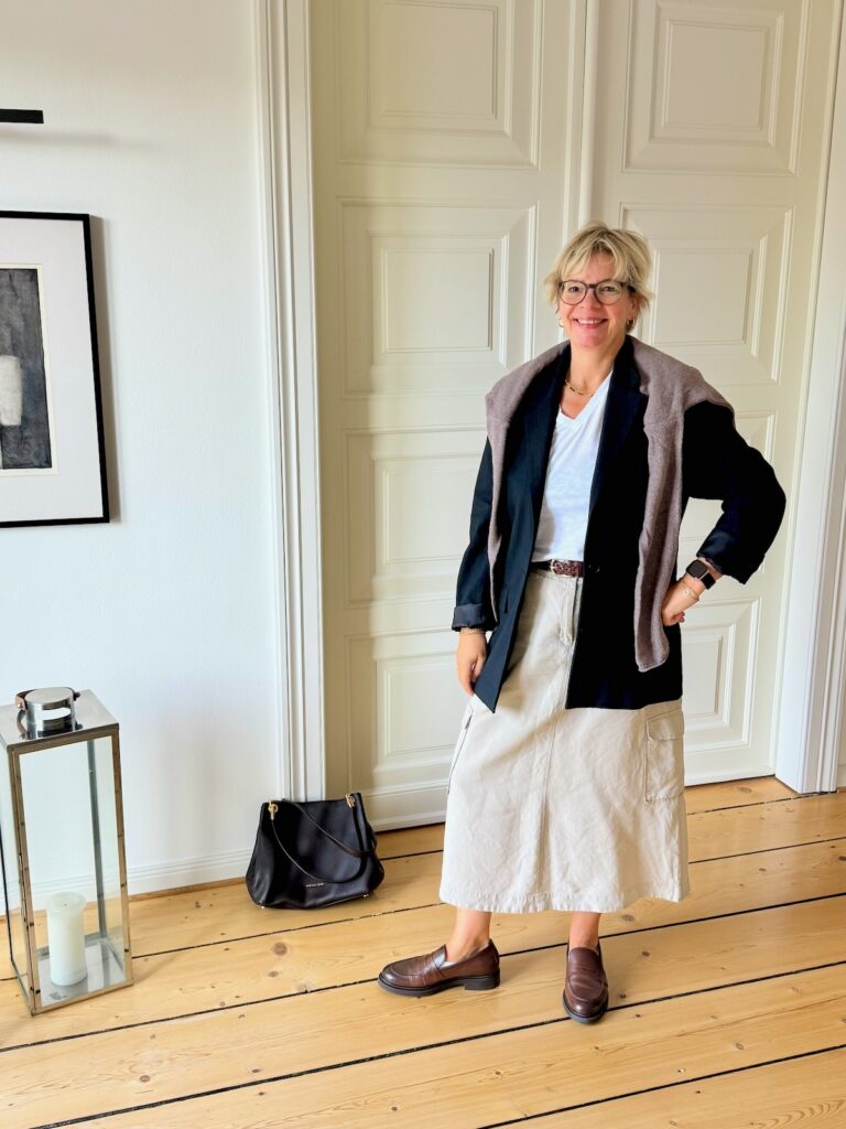 Cargorock im Herbst stylen-Transistional Look-mit Blazer Pullover und Loafern-lifewithaglow Cargorock im Herbst stylen-Transistional Look-mit Blazer Pullover und Loafern-lifewithaglow