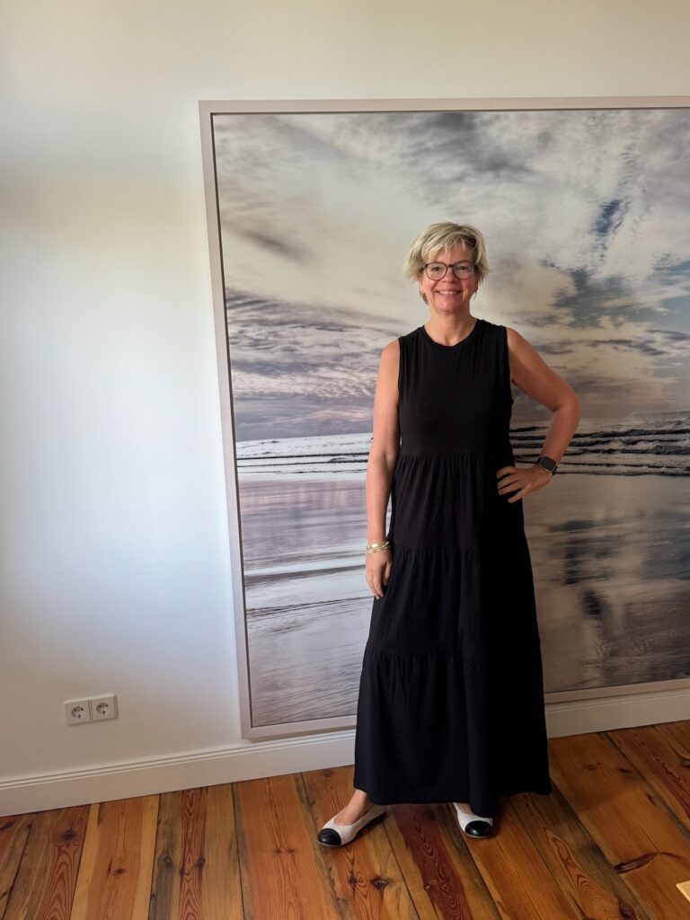 Transitional Outfit-Mein Volantkleid im Übergangslook gestylt-mit Jeansjacke-und Ballerinas-lifewithaglow Transitional Outfit-Mein Volantkleid im Übergangslook gestylt-mit Jeansjacke-und Ballerinas-lifewithaglow