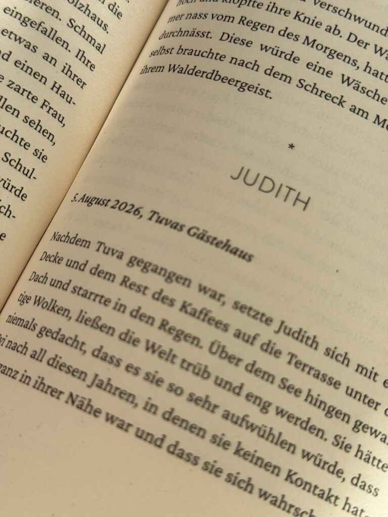 Die Regenschwimmerin-Romy Fölck-Rezension-lifewithaglow