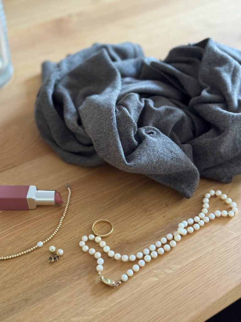 Outfitinspirationen-41.Wo 26-goldender Herbst und krasser Übergang-lifewithaglow-Barrel leg Hose ecru-T-shirt ecru-Cardigan braun-Loafer braun Outfitinspirationen-41.Wo 26-goldender Herbst und krasser Übergang-lifewithaglow-Barrel leg Hose ecru-T-shirt ecru-Cardigan braun-Loafer braun